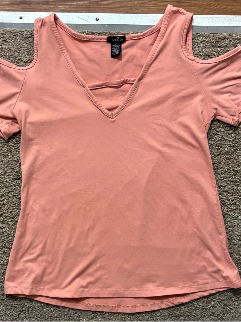 rue21 Women's Md Peach Cold-Shoulder V-Neck Top Extremely Soft Like New